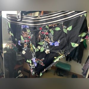 Athleta swim bottoms - Large- black and flowers